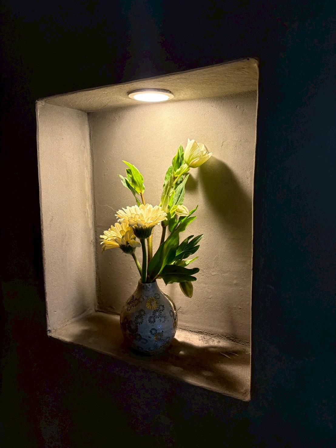 天ぷら たかだ 店内に活ける季節の花
